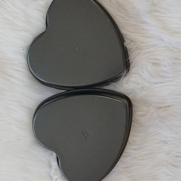 Wilton Heart Shape Baking Pans Set - Picture 2 of 8